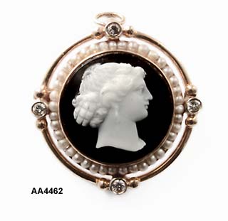 Late 1800 Black & White Hardstone Cameo Pin/Pendant