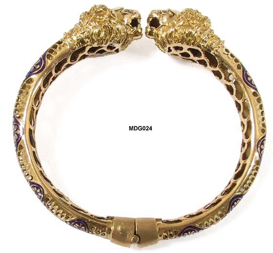 Vintage 18 Karat Gold Mogul Bangle